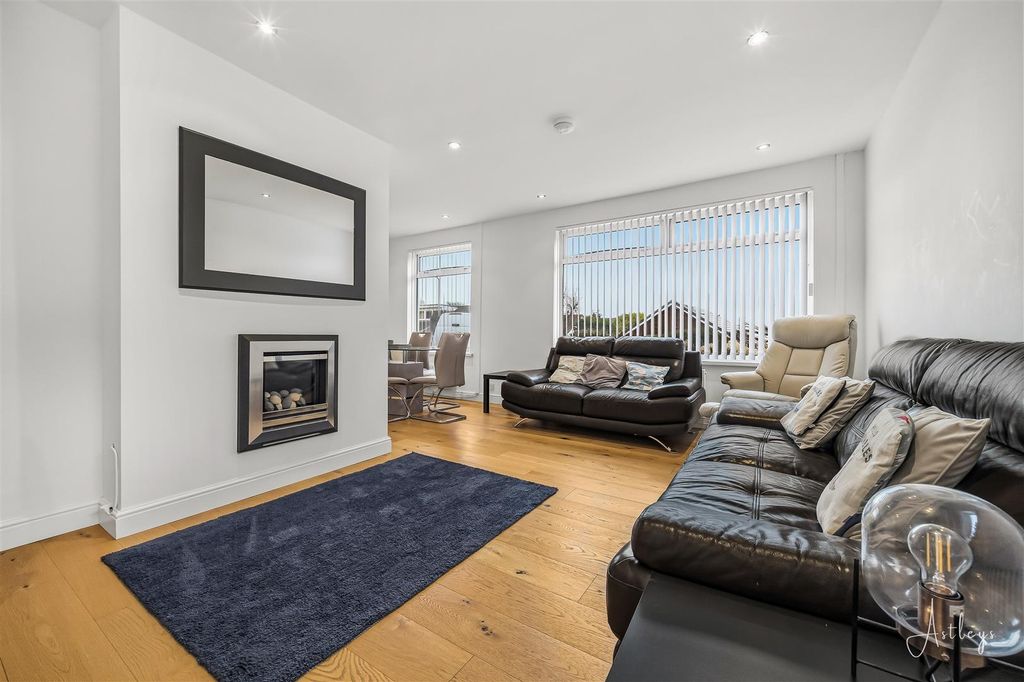 Property photo 2 of 24 15-P1119201.Jpg