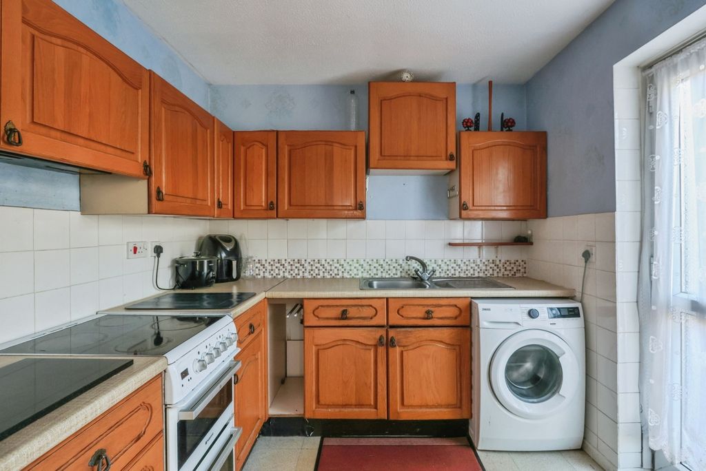 Property photo 3 of 14 Kitchen