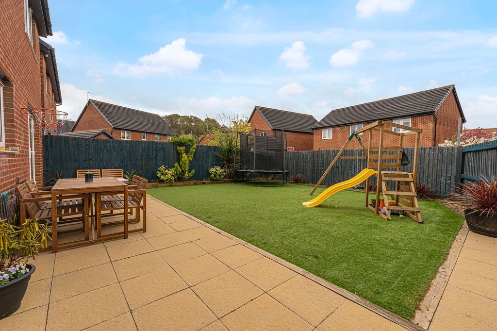 Property photo 2 of 36