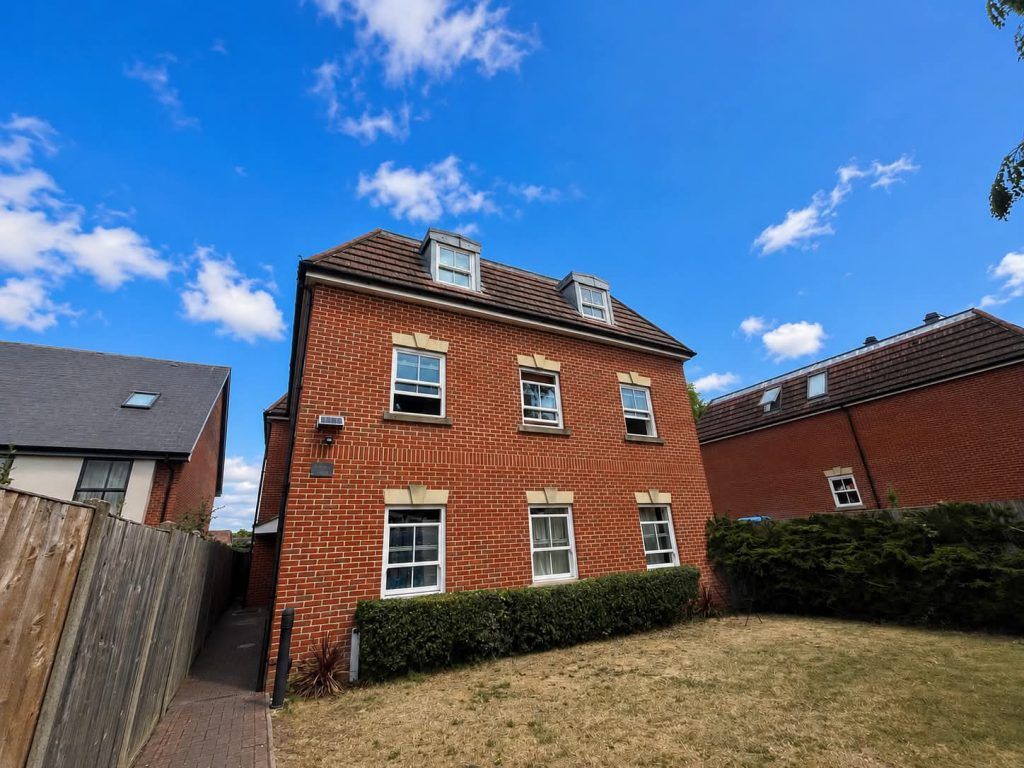Property photo 1 of 8