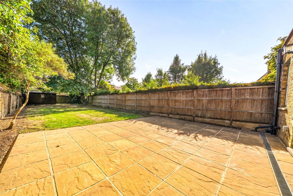 Property photo 2 of 18 Picture No. 23