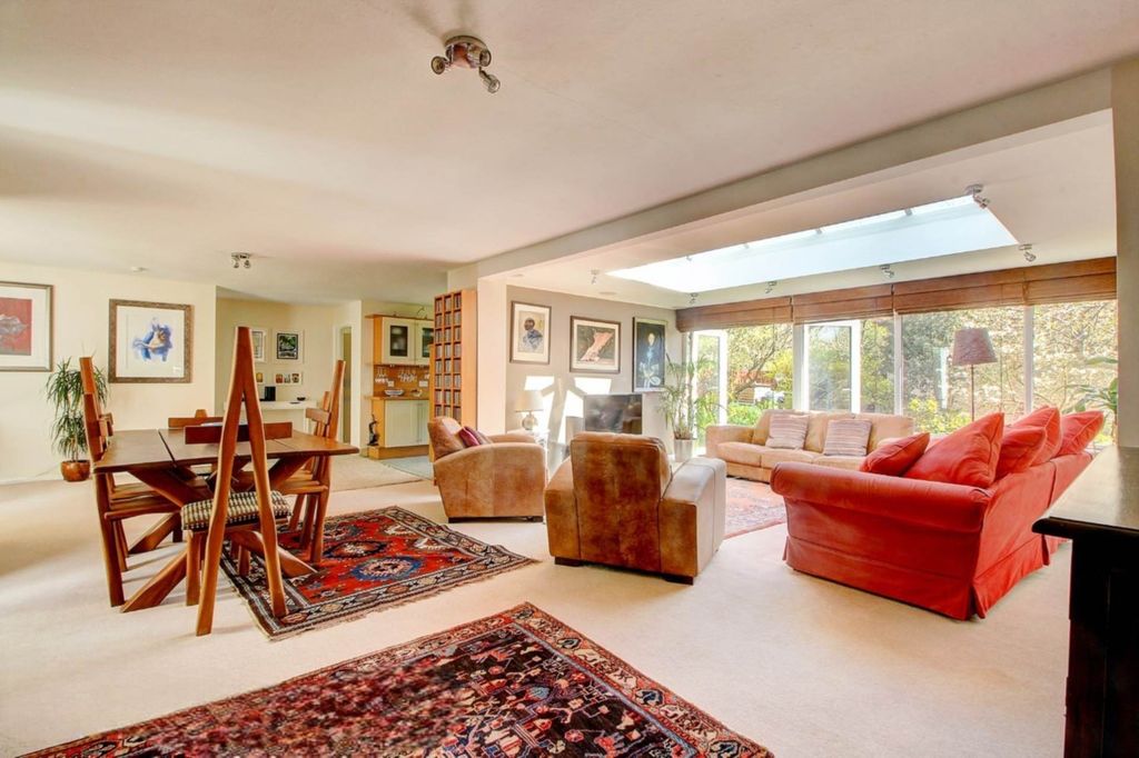 Property photo 2 of 24