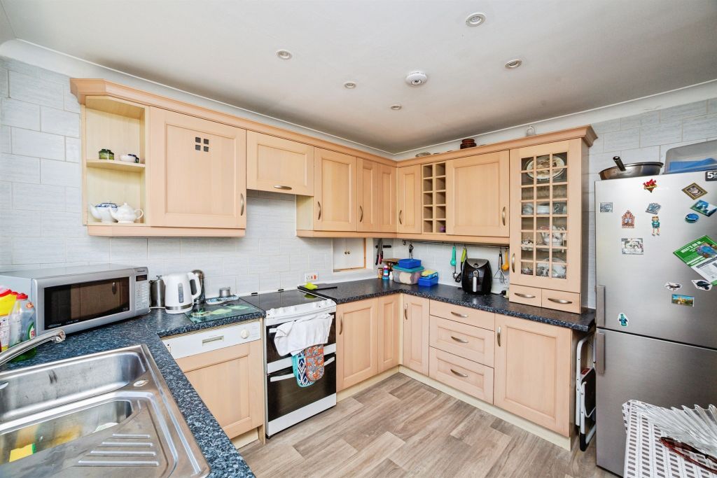 Property photo 2 of 17