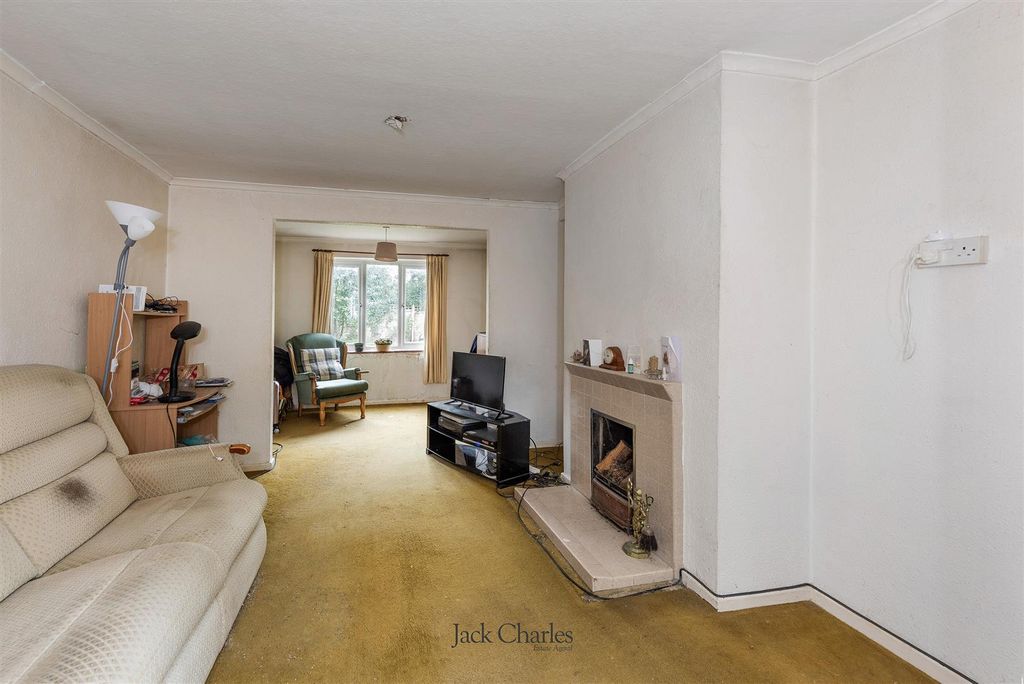 Property photo 3 of 16 8 Paddock Close, Tn3 0Rr 003.Jpg