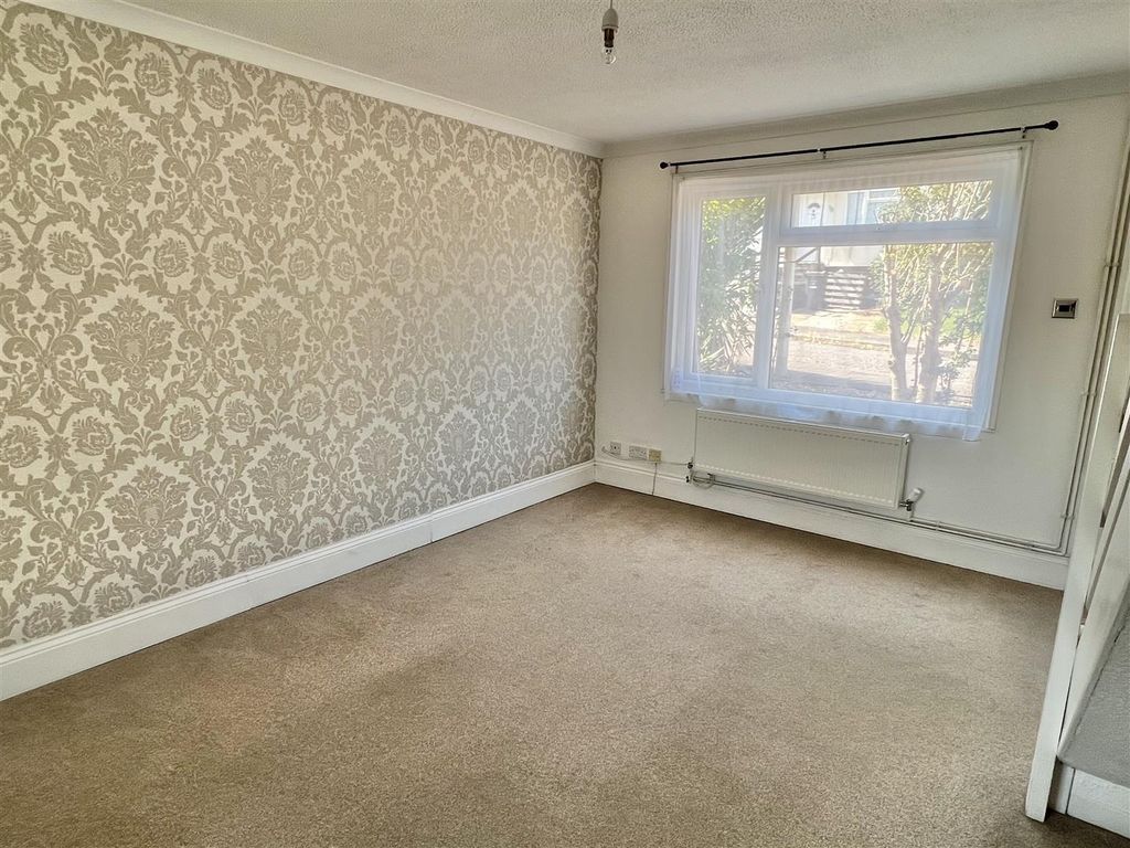 Property photo 2 of 17 Lounge