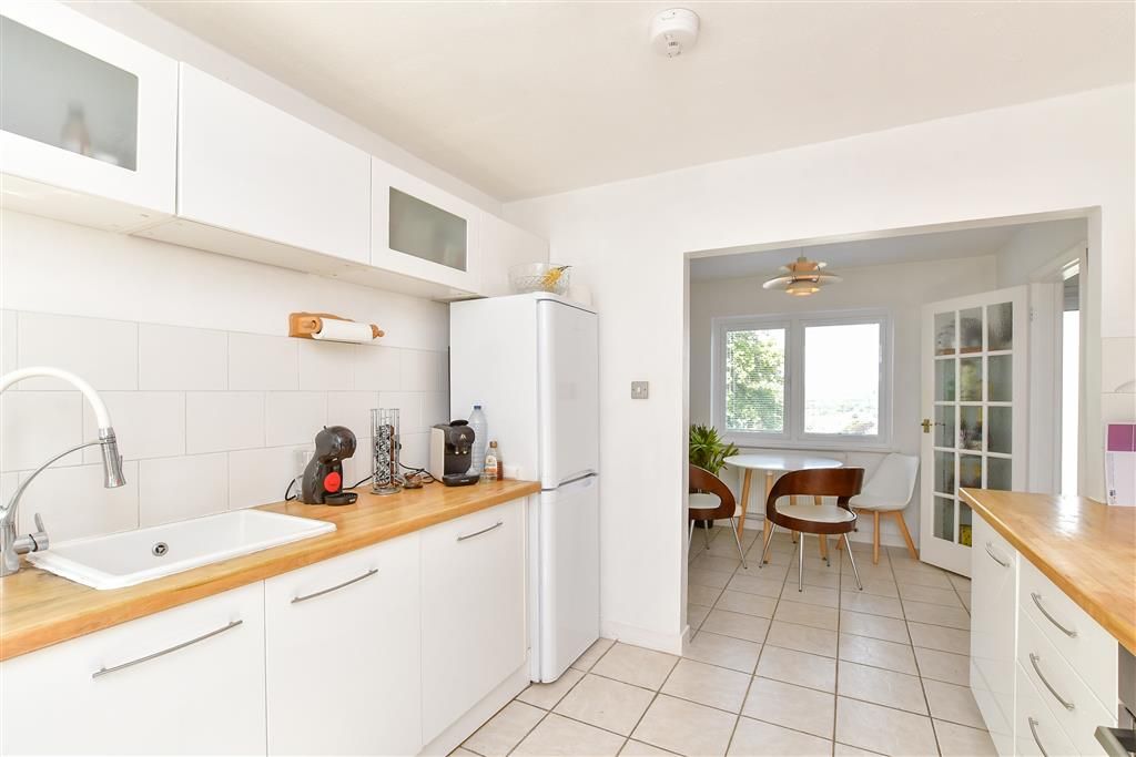 Property photo 2 of 18 Kitchen