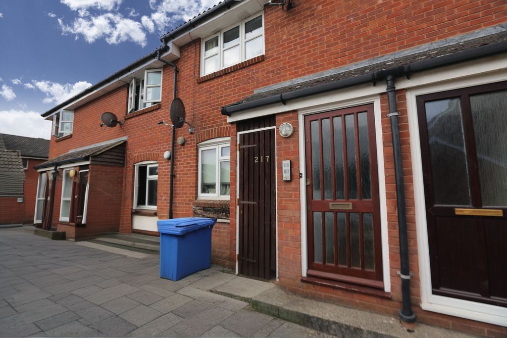 Property photo 1 of 6
