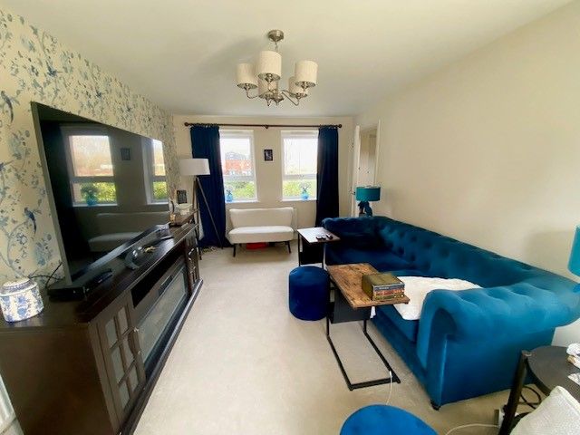 Property photo 3 of 18 Living Room