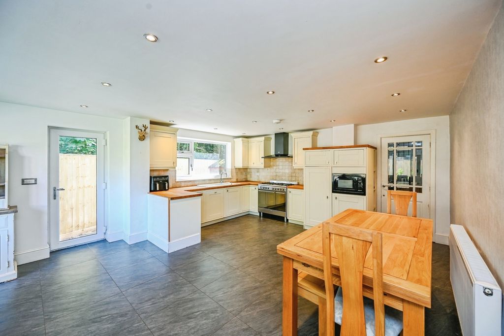 Property photo 2 of 25 Pbox-Img.Jpg