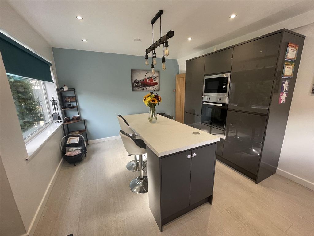 Property photo 1 of 13 23 Moss 10.Jpg