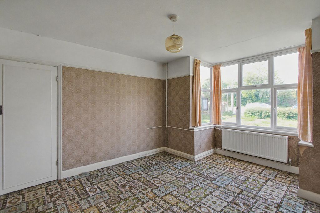 Property photo 3 of 14 227 Notley Road, Braintree, CM7 1Hg