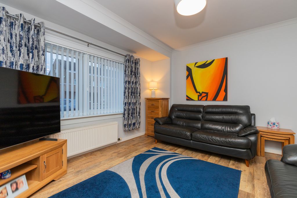 Property photo 3 of 21 145 Linburn Road Penilee  Glasgow G52 4El-3