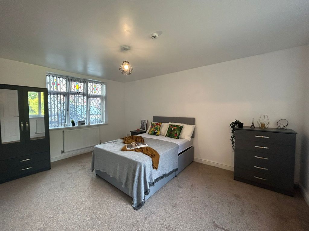 Property photo 2 of 5 Ee945B6c-3E38-4Fc8-A918-3939c33B0B0B