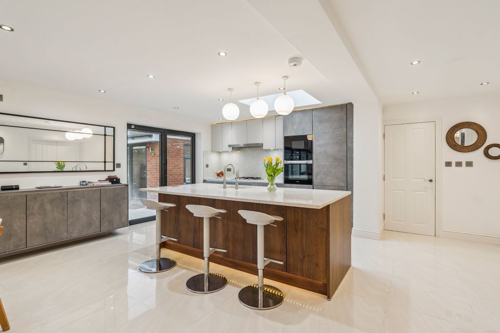 Property photo 3 of 24