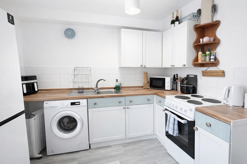 Property photo 2 of 5 Photo 3