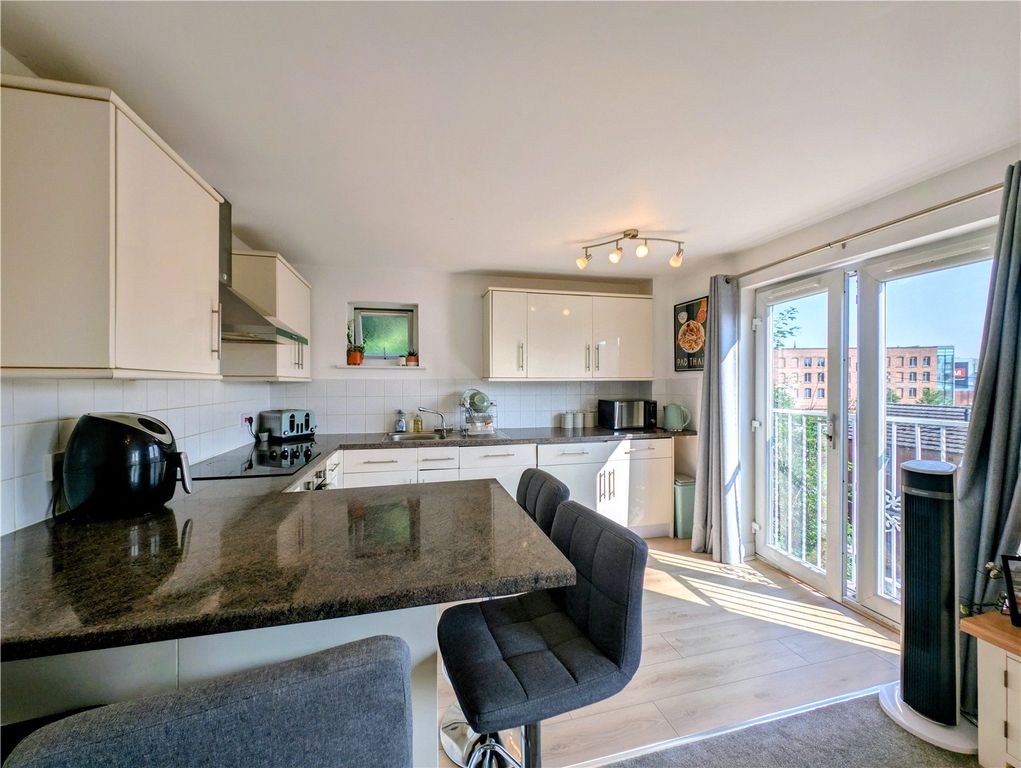 2 bed flat for salePark Lane, Kidderminster, Worcestershire DY11 photo 4