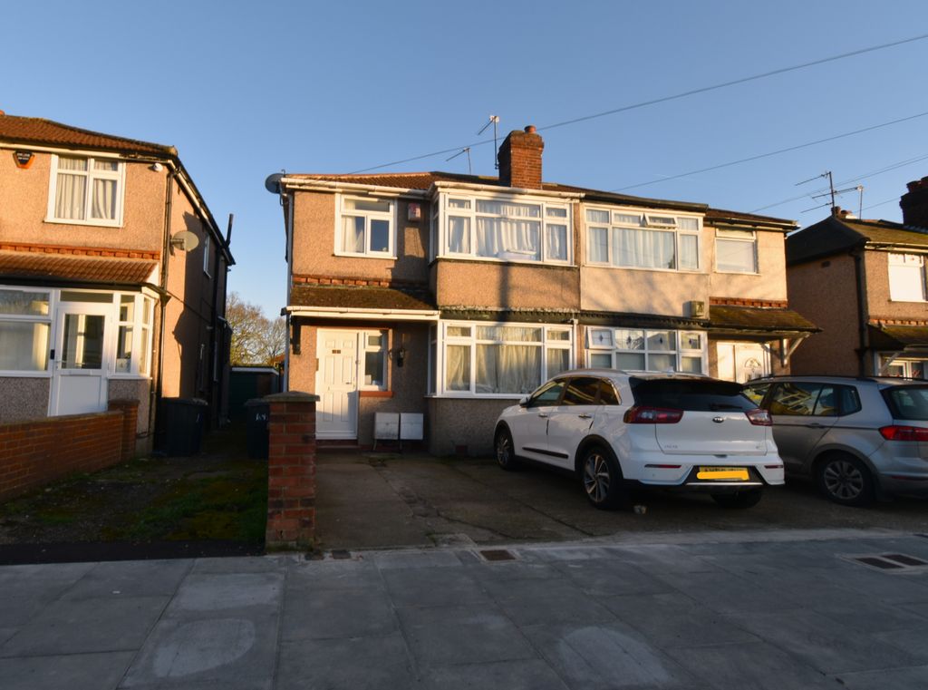 Property photo 1 of 7 1-Bedroom Flat With Share Of Freehold & Direct Garden Access