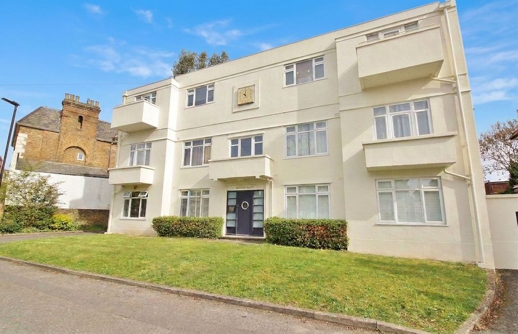 Property photo 1 of 8