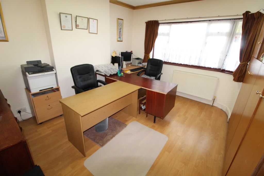 Property photo 2 of 28