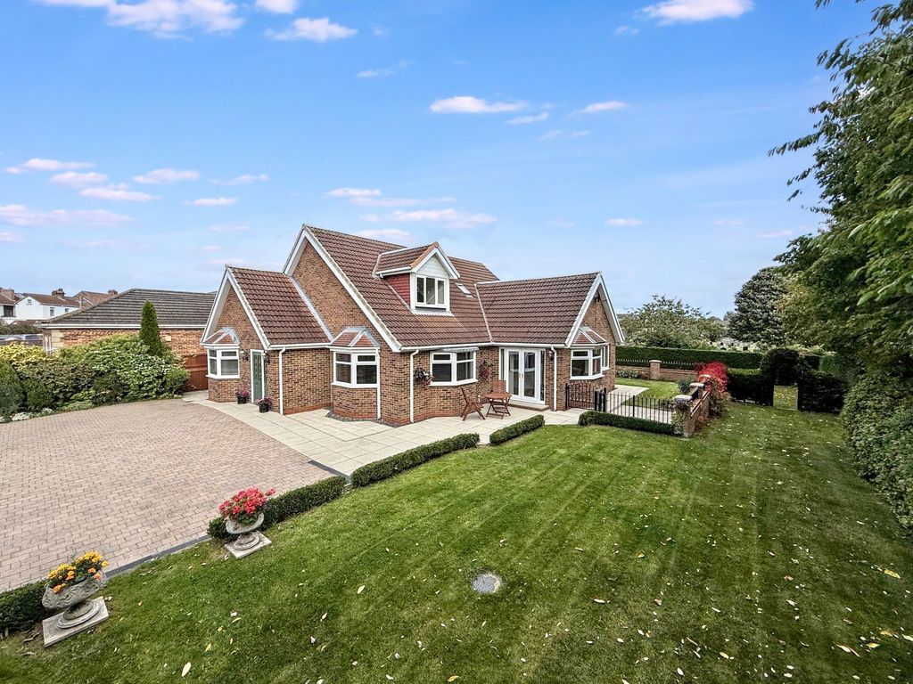 Property photo 3 of 44
