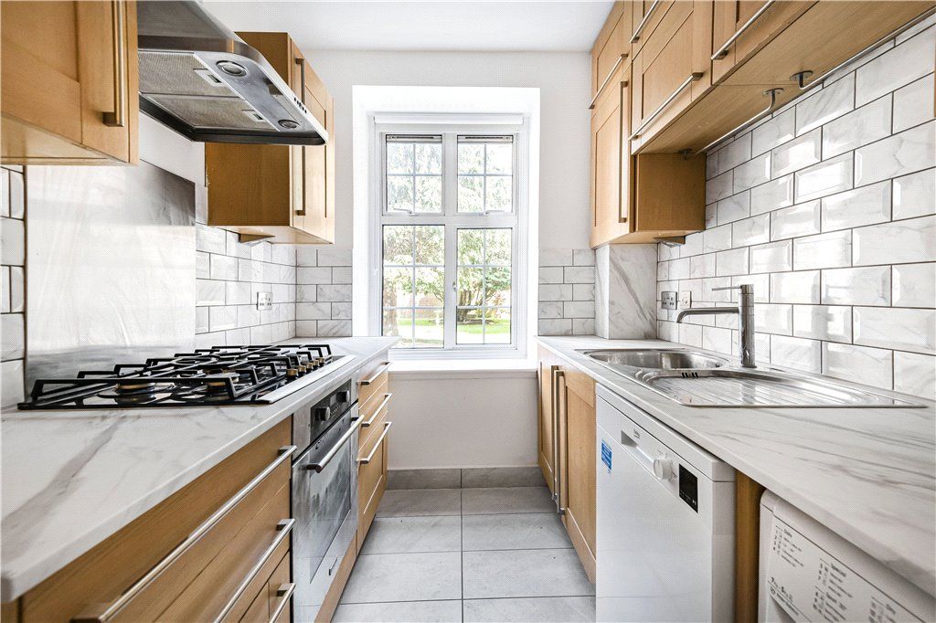 Property photo 2 of 10 Kitchen