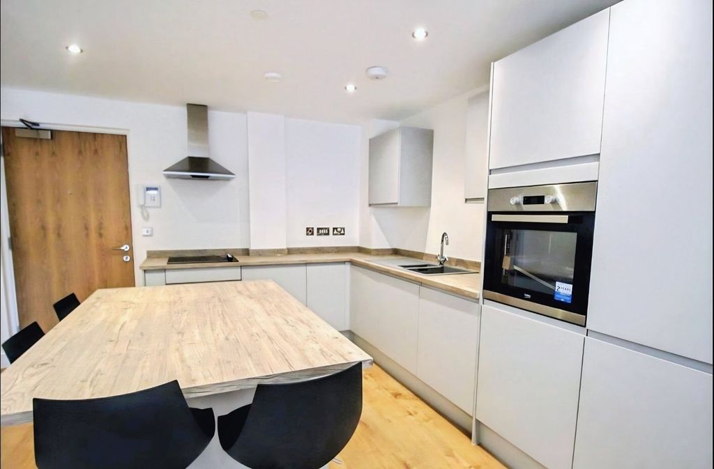 Property photo 2 of 8 Picture No. 13