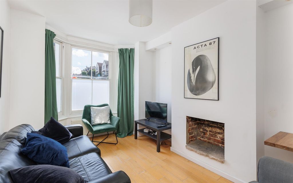 Property photo 3 of 19 Sitting Room
