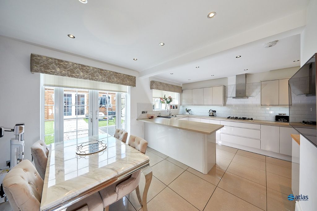 Property photo 2 of 17 Dining Room/Kitchen