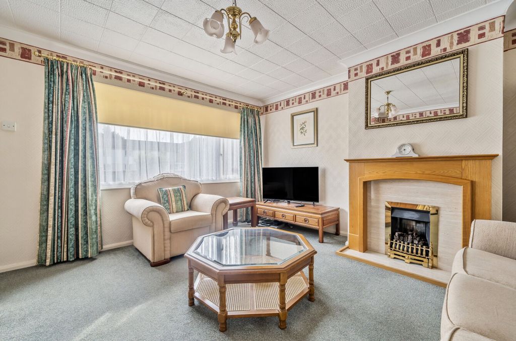 Property photo 2 of 12 Sitting Room