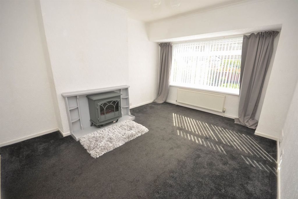 Property photo 2 of 8 Lounge