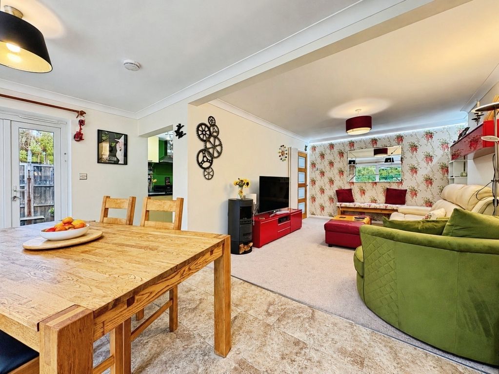 Property photo 3 of 18 Pbox-Img.Png