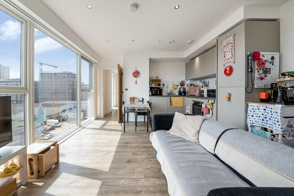 Property photo 1 of 11