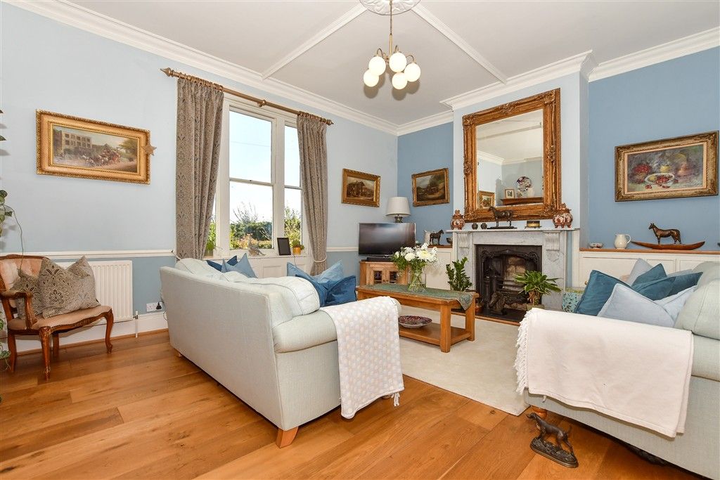 Property photo 2 of 16 Lounge