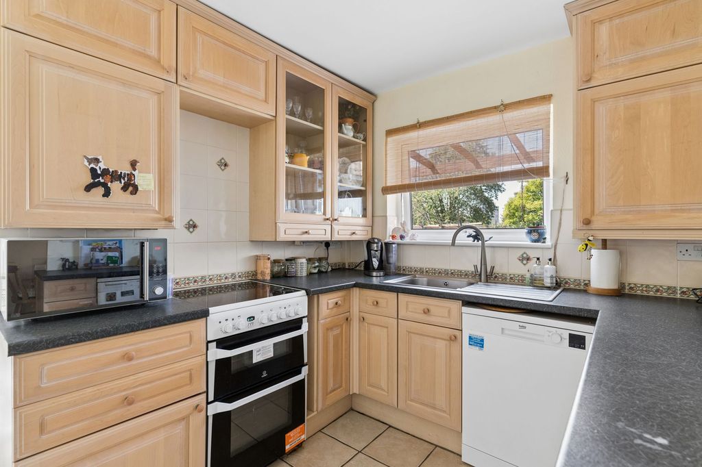 Property photo 2 of 20