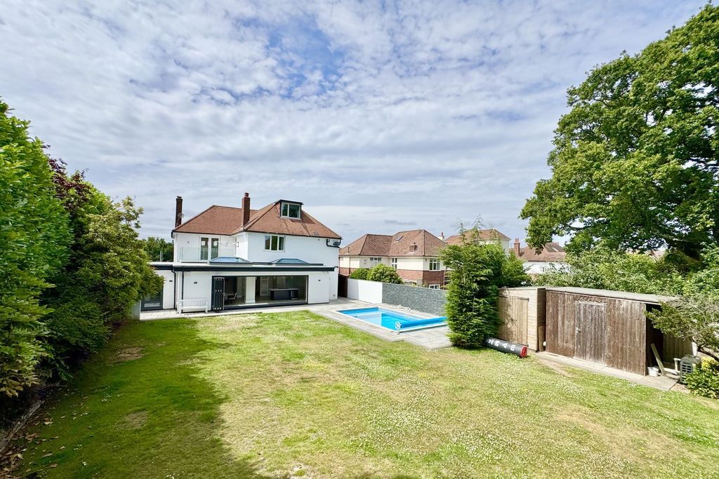 Property photo 3 of 39