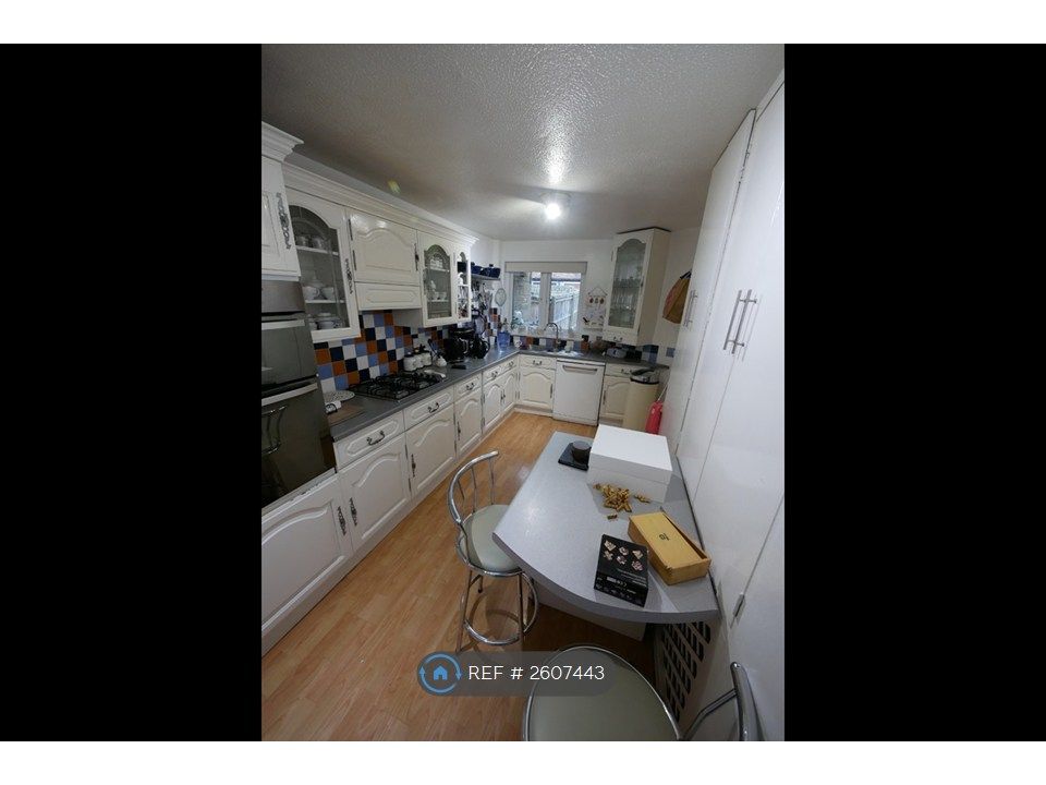 Property photo 2 of 7 Kitchen