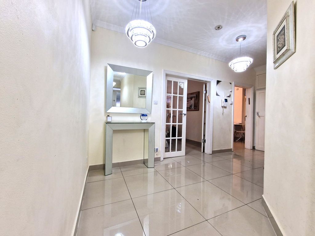 Property photo 2 of 17 Gallery