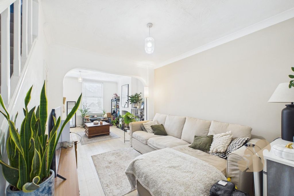 Property photo 2 of 22 Cam01659G0-Pr0609-Still022.Jpg