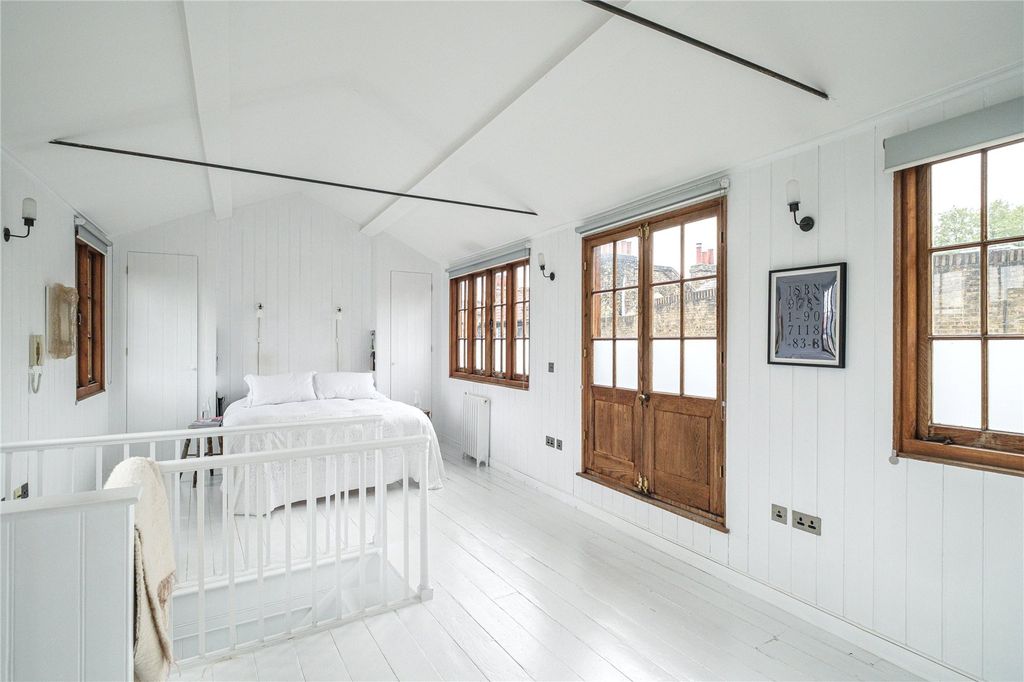 Property photo 3 of 40 Picture No. 28