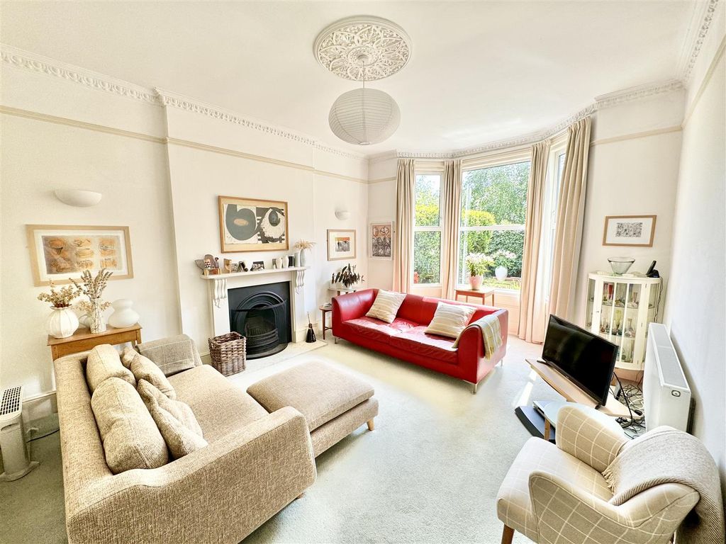 Property photo 2 of 38