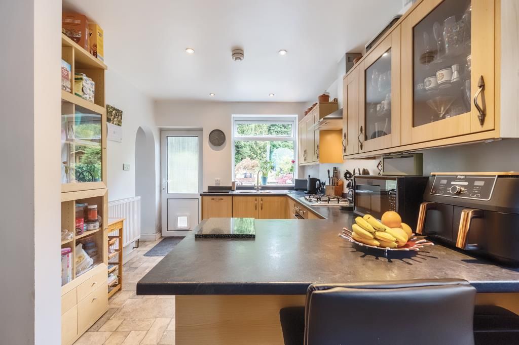 Property photo 2 of 18 Kitchen