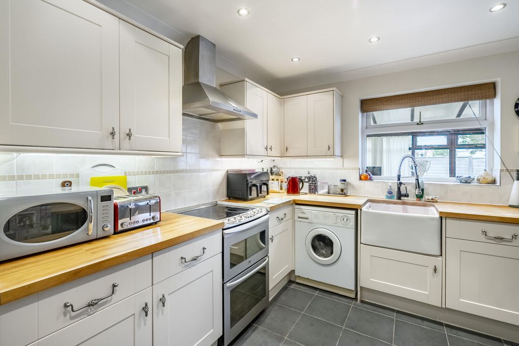 Property photo 2 of 17 Kitchen