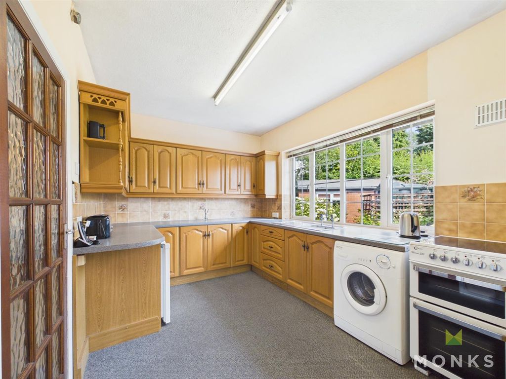 Property photo 3 of 21 Kitchen