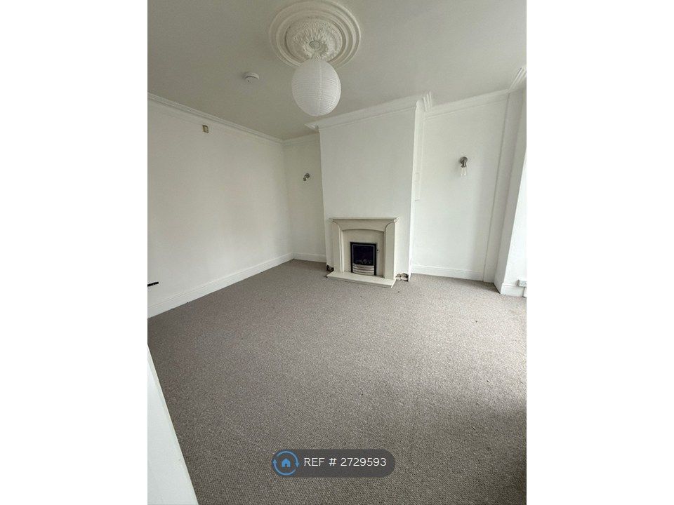 Property photo 3 of 11 Living Room