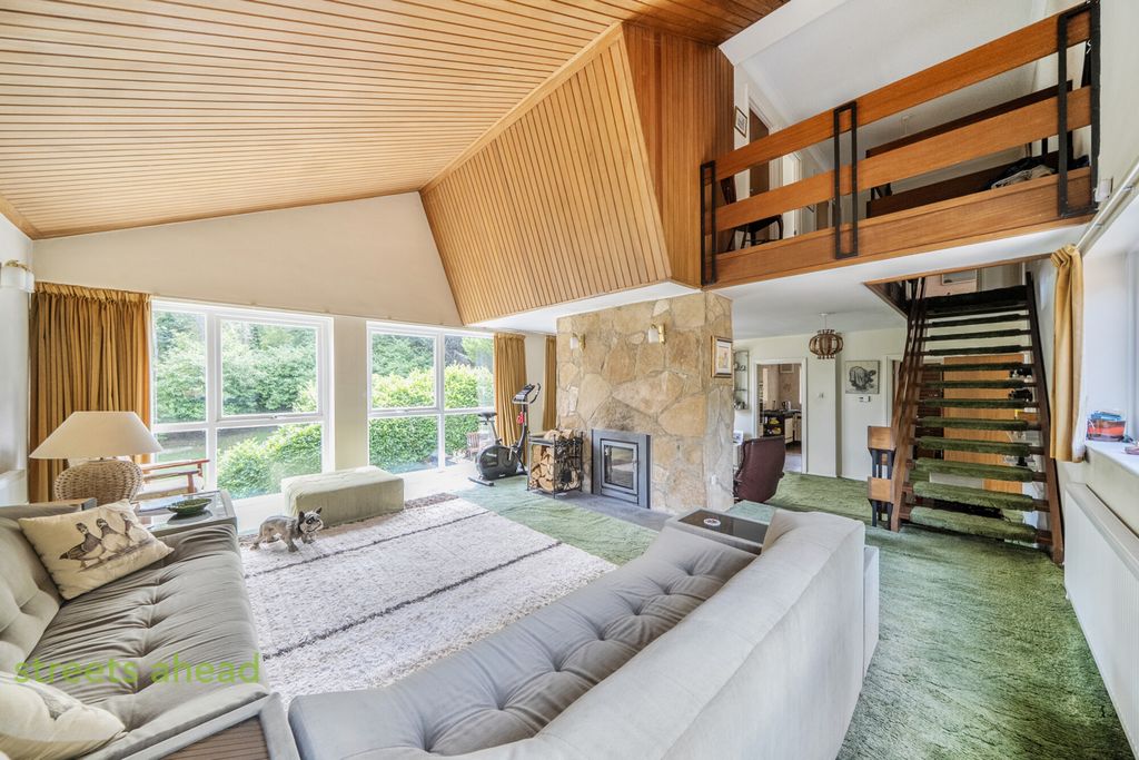 Property photo 2 of 21 2019818c-63d5-472...