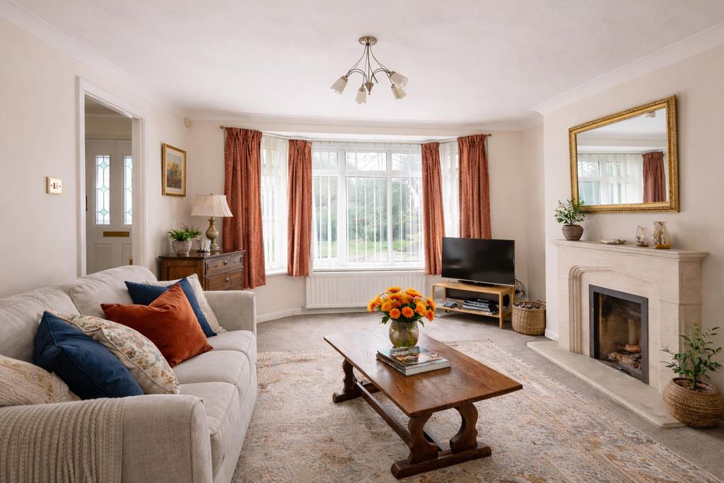 Property photo 3 of 23 Lounge.Png