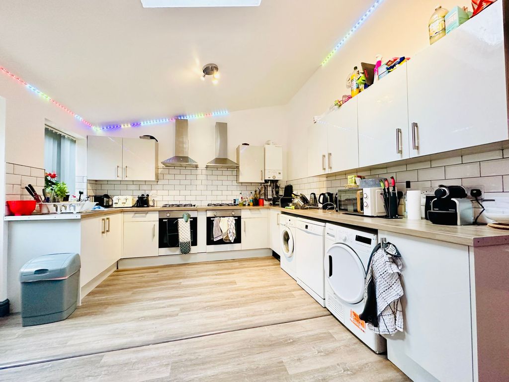 Property photo 1 of 27