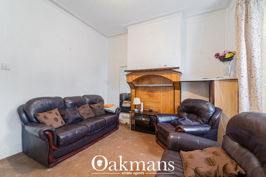 Property photo 3 of 18 Living Room