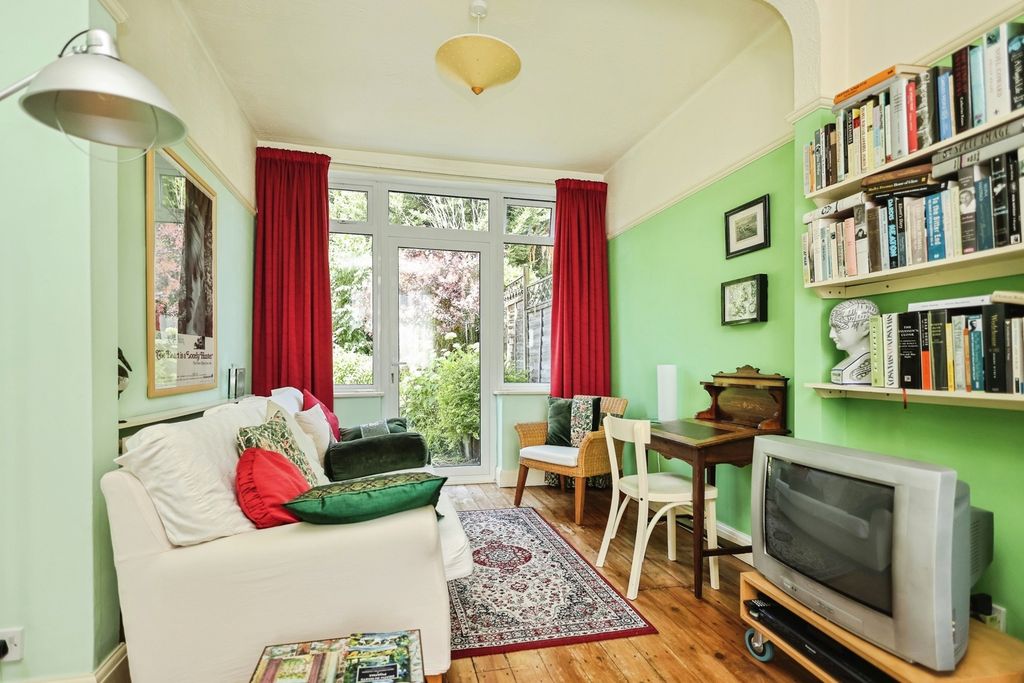 Property photo 2 of 19 Pbox-Img.Jpg