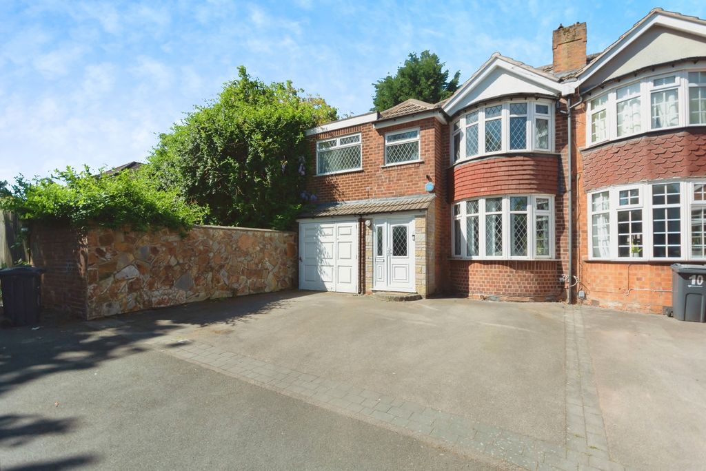 Property photo 1 of 19 Frontage